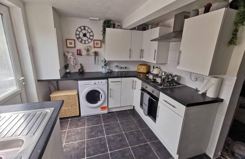 Macclesfield House | Stunning 2-bed House in Macclesfield Cheshire