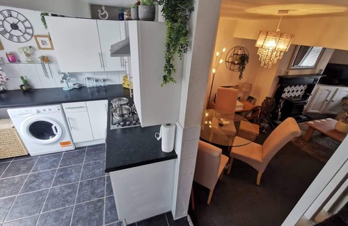 Macclesfield House | Stunning 2-bed House in Macclesfield Cheshire