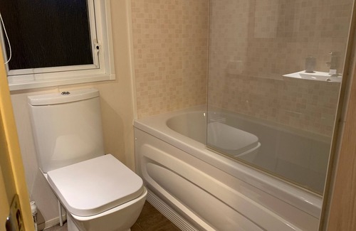 St George Cabin | Stunning 2 bed Lodge in towyn free Wi-Fi, parking