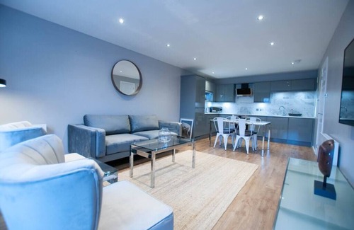 East End Apartment | ⭐️ Stunning 2 Bed Merchant City Apartment⭐️Parking⭐️