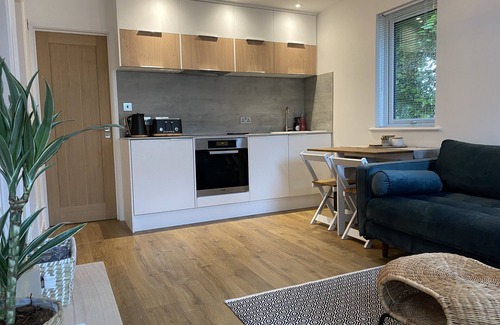 Eastbourne Apartment | Stunning 2-Bed self contained oasis in Eastbourne