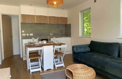 Eastbourne Apartment | Stunning 2-Bed self contained oasis in Eastbourne
