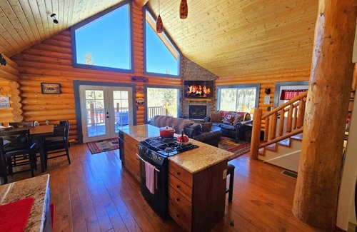 Indian Mountain Cabin | Stunning 2 Bedroom 1.5 Bath Cabin on 3.5 Acres