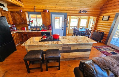 Indian Mountain Cabin | Stunning 2 Bedroom 1.5 Bath Cabin on 3.5 Acres