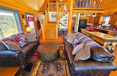 Indian Mountain Cabin | Stunning 2 Bedroom 1.5 Bath Cabin on 3.5 Acres