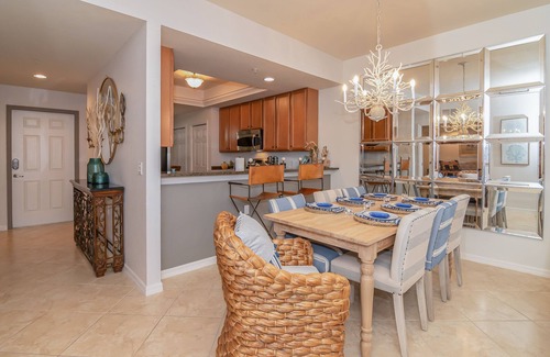 Naples Condo | Stunning 2 bedroom/2 bath + Den in Heritage Bay Golf and Country Club