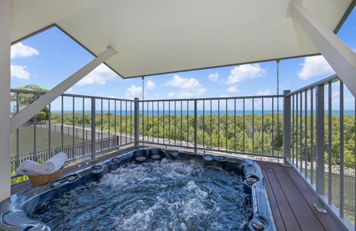 Bushland Beach Apartment | Stunning 2 bedroom apartment with ocean views