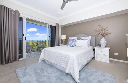 Bushland Beach Apartment | Stunning 2 bedroom apartment with ocean views
