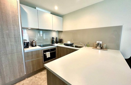 Poole Apartment | Stunning 2 bedroom Apartment inc. Free Parking