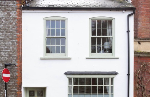 Arundel House | Stunning 2 Bedroom Detached Home in Arundel with Private Courtyard