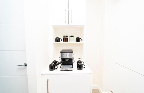 Reading Apartment | Stunning 2 bedroom Flat near Green park and Stadium