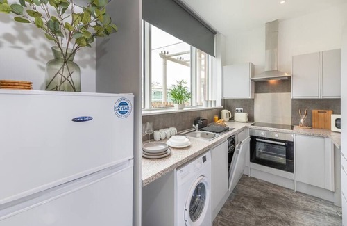Lychpit Apartment | Stunning 2 Bedroom 2 Bathroom Apartment in Chineham, Basingstoke