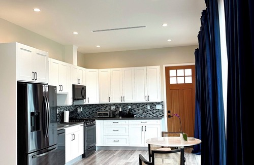 Moorpark House | Stunning 2-bedroom house w/fitness room, outdoor kitchen WiFi in Moorpark