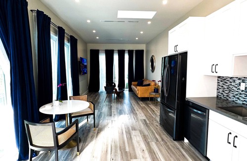 Moorpark House | Stunning 2-bedroom house w/fitness room, outdoor kitchen WiFi in Moorpark
