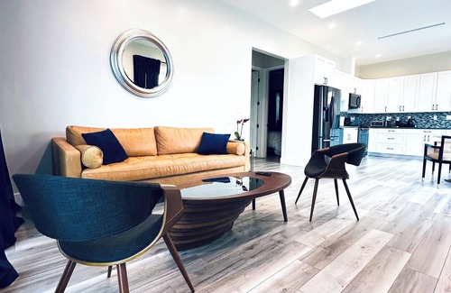 Moorpark House | Stunning 2-bedroom house w/fitness room, outdoor kitchen WiFi in Moorpark