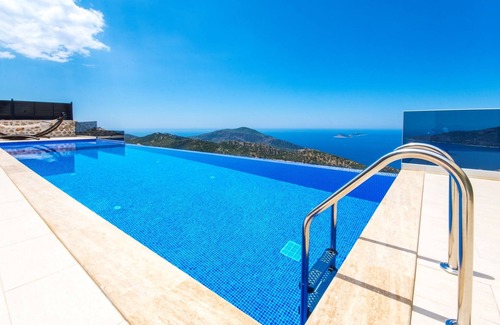 Kalkan House | Stunning 2 Bedroom Villa with Secluded Infinity Pool & Spectacular Sea Views