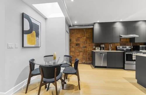 Downtown Montreal Condo | Stunning 2 beds, AAA location, rooftop terrace