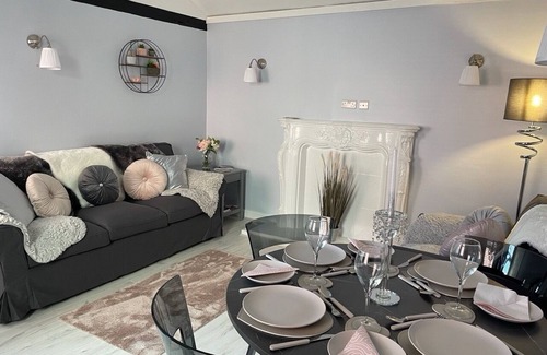 Belper Apartment | Stunning 2 Double Bedroom Spacious Apartment in a Beautiful Courtyard