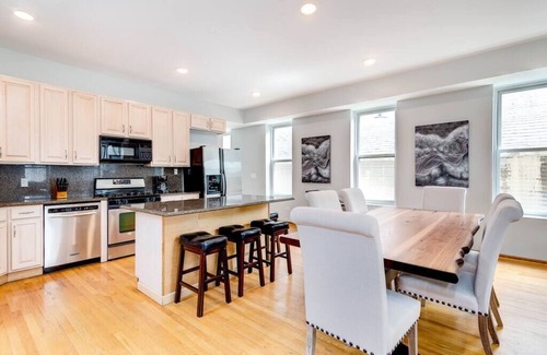 Pulaski Park Apartment | Stunning 2 Floor Penthouse Downtown