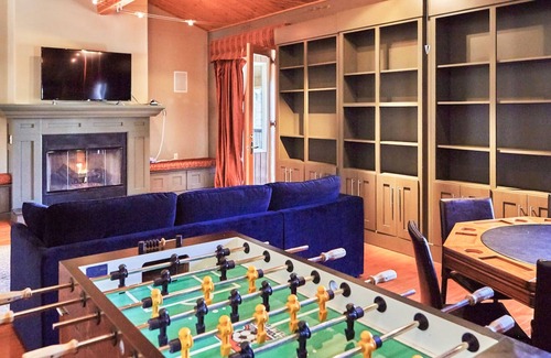 Granby House | Stunning 2-level mountain chalet with views, firepit & game room tables