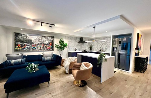 St. Lawrence Condo | Stunning 2BD Condo in Downtown Toronto