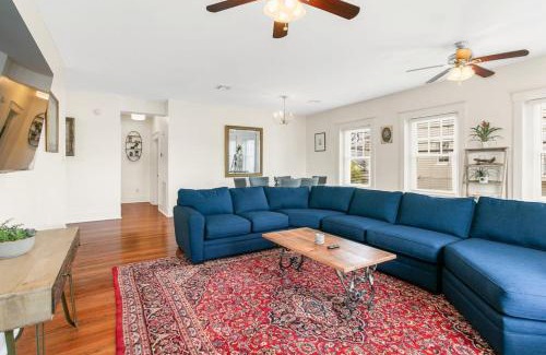 Lower Garden District Apartment | Stunning 2BD luxury apt perfect NOLA location