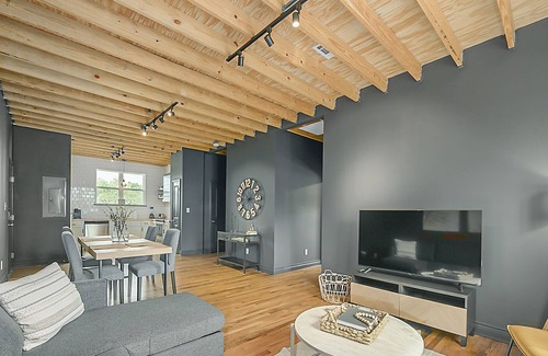 Downtown Apartment | Stunning 2BD Unit Perfect for Weekend Stays!