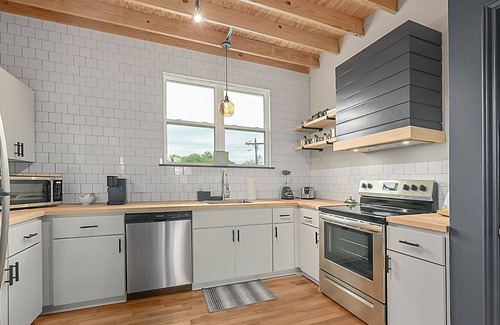 Downtown Apartment | Stunning 2BD Unit Perfect for Weekend Stays!