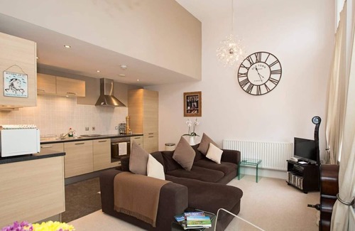 Menston House | * Stunning 2BD Victorian Apartment In Quiet Location *