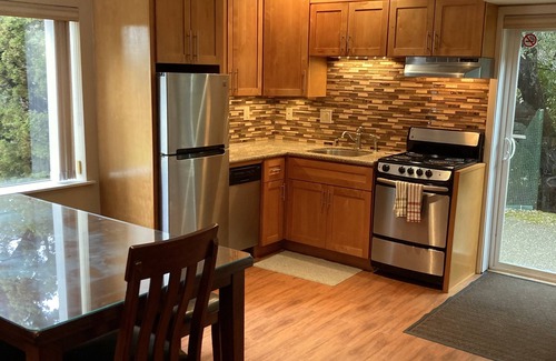 Lakeview Apartment | Stunning 2bedr with patio,parking, garden in exclusive neighborhood.Premier Host