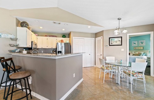 Gulf Shores Apartment | Stunning 2BR Condo | mins to Beach & Sportsplex