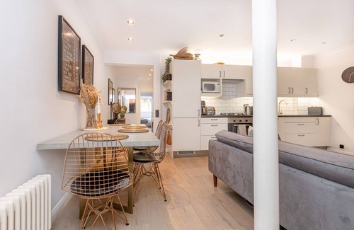 Kilburn Apartment | Stunning 2BR Flat w/private Garden, Kilburnn