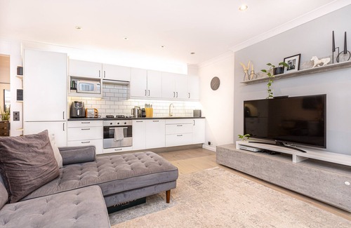 Kilburn Apartment | Stunning 2BR Flat w/private Garden, Kilburnn