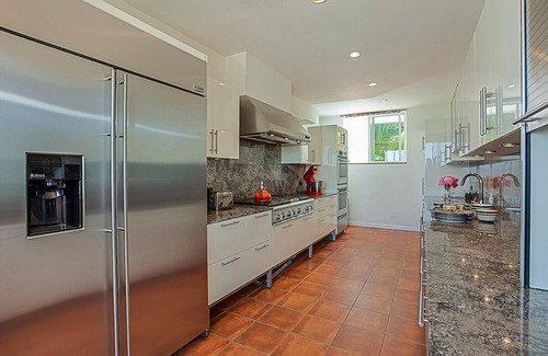 Little Harbour Villa | Stunning 3 Acre Estate with beach, pool + jacuzzi