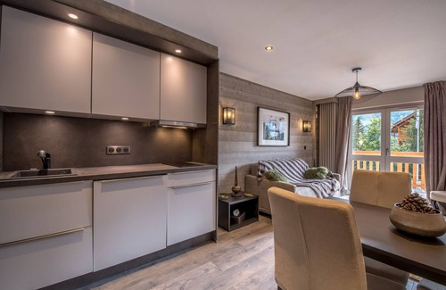 Meribel Apartment | Stunning 3* Apartment with Parking: Plateau Rond-Point des Pistes