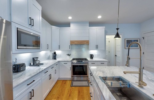 Chestnut Hill House | Stunning 3 BDR Nashville home – Fully Updated, 2 Miles from Downtown!