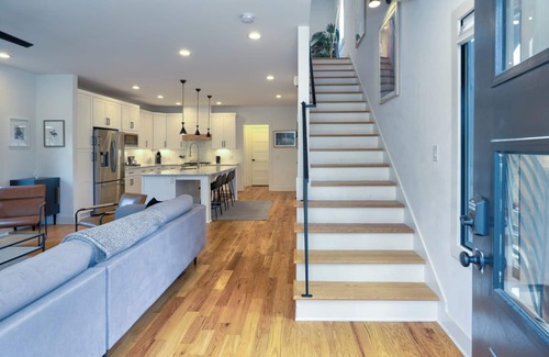Chestnut Hill House | Stunning 3 BDR Nashville home – Fully Updated, 2 Miles from Downtown!