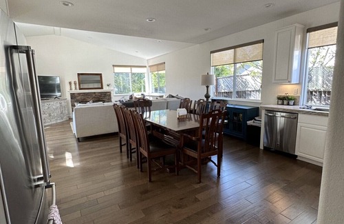 Santa Rosa House | Stunning 3-bdrm + office Santa Rosa home with chef's kitchen and hot tub!