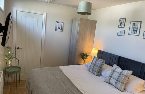 Huyton Apartment | Stunning 3 Bed, 2 Bath Apartment, Sleeps 8 in Liverpool