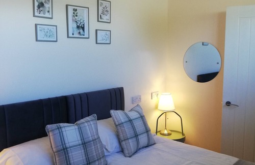 Huyton Apartment | Stunning 3 Bed, 2 Bath Apartment, Sleeps 8 in Liverpool