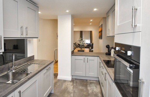 Amble House | Stunning 3 bed 2 bath cottage yards from the beach sleeps 6-8 pet friendly