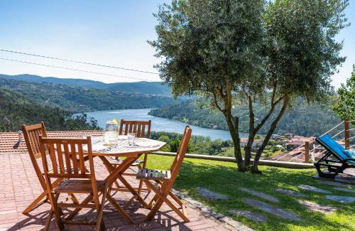 Castelo de Paiva Villa | Stunning 3-bed-2-bath villa over Douro River;Porto city - WIFI-sleep 6-10