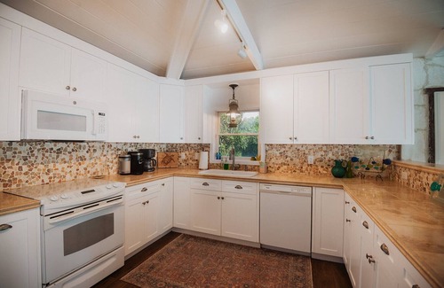Hope Town House | Stunning 3+ Bed/4-Bath House with Private Dock, Pool & Direct Beachfront Access!