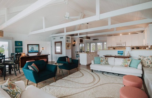 Hope Town House | Stunning 3+ Bed/4-Bath House with Private Dock, Pool & Direct Beachfront Access!