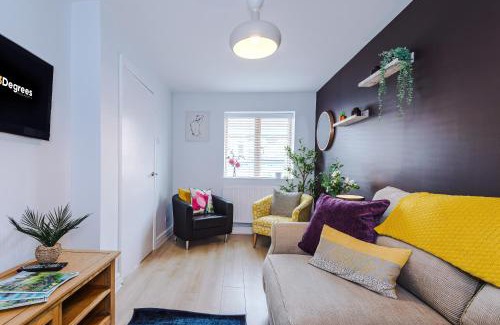 Crewe House | Stunning 3- Bed Home in Crewe by 53 Degrees Property, Ideal for Contractors, Business Stays & Long-Term, FREE Parking!