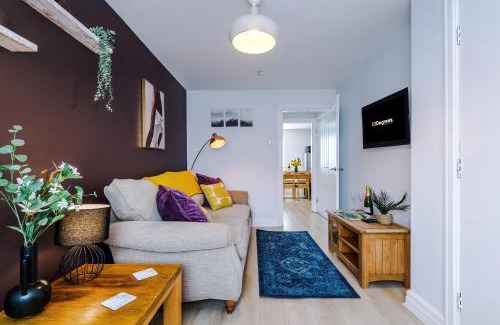 Crewe House | Stunning 3- Bed Home in Crewe by 53 Degrees Property, Ideal for Contractors, Business Stays & Long-Term, FREE Parking!