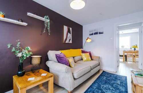 Crewe House | Stunning 3- Bed Home in Crewe by 53 Degrees Property, Ideal for Contractors, Business Stays & Long-Term, FREE Parking!