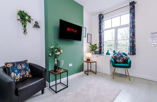 Nantwich House | Stunning 3-bed home in Nantwich by 53 Degrees Property - Amazing location, Ideal for Groups - Sleeps 6