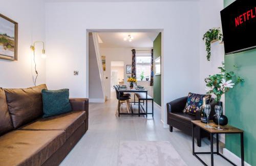 Nantwich House | Stunning 3-bed home in Nantwich by 53 Degrees Property - Amazing location, Ideal for Groups - Sleeps 6