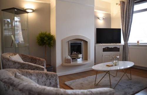 Trafford House | Stunning 3 bed House- Bridgewater House